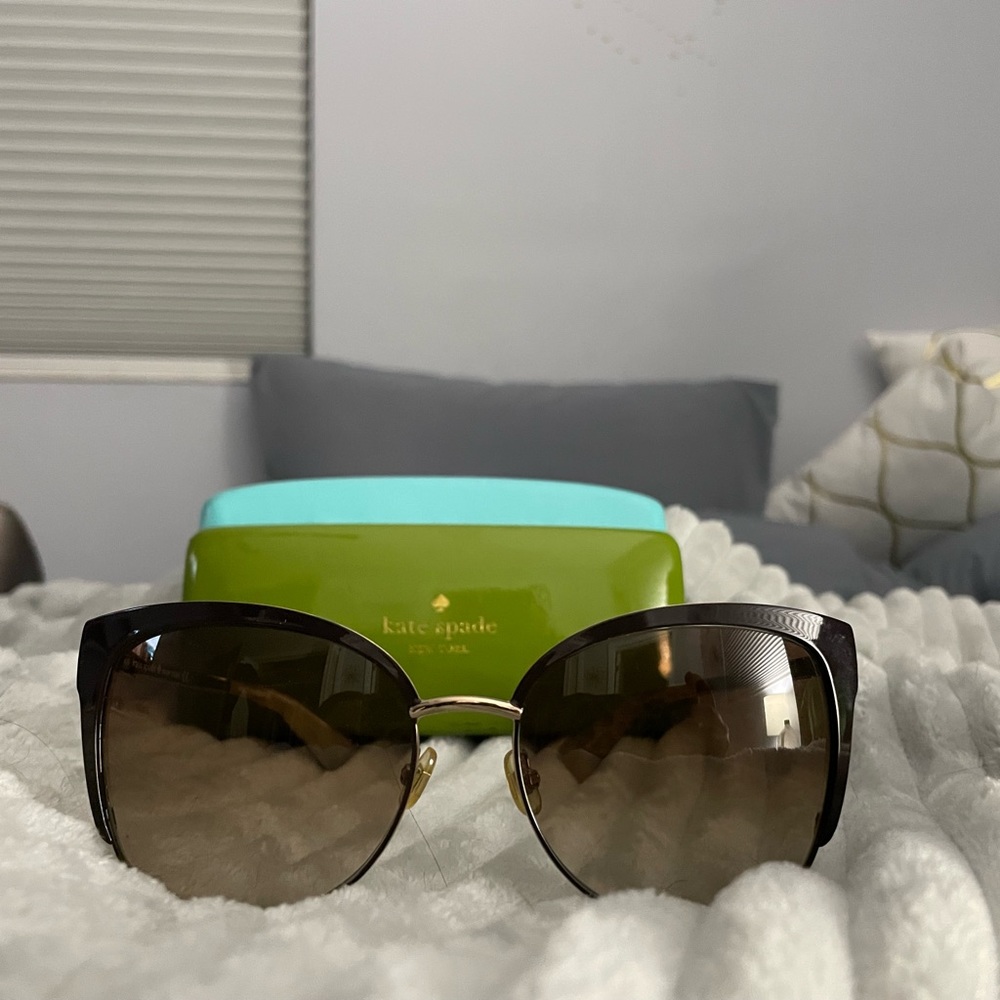Authentic Kate Spade, sunglasses with case in brown